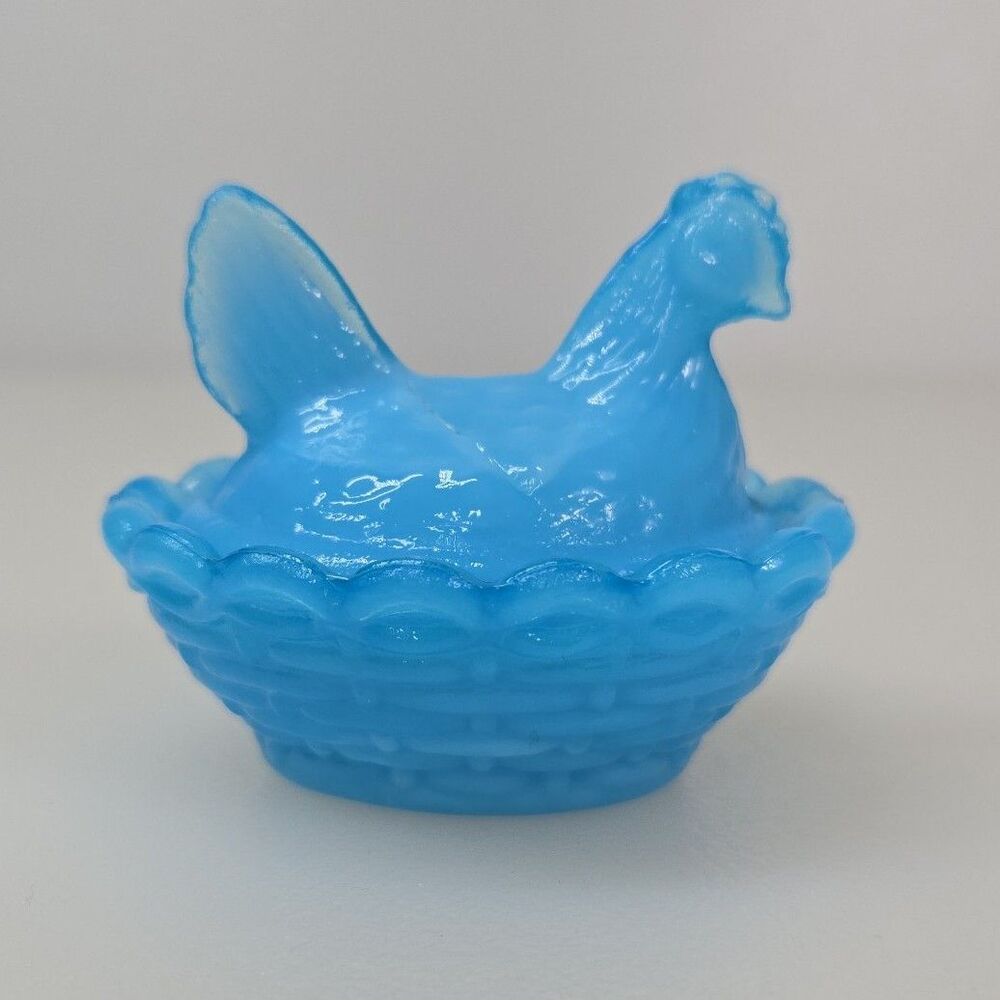 VTG Westmoreland Blue Milk Glass Mini Hen on Nest Salt Cellar Signed WG Miniatur